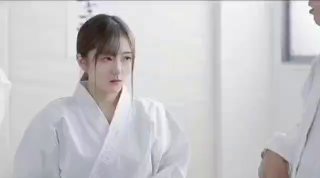 少妇集中营！三女伺候一大哥！各类姿势手到擒来！大哥一人征服三少妇真牛逼啊！