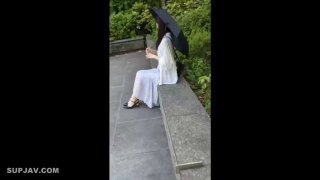 苗条白虎妹子道具自慰张开双腿按摩器震动逼真呻吟娇喘